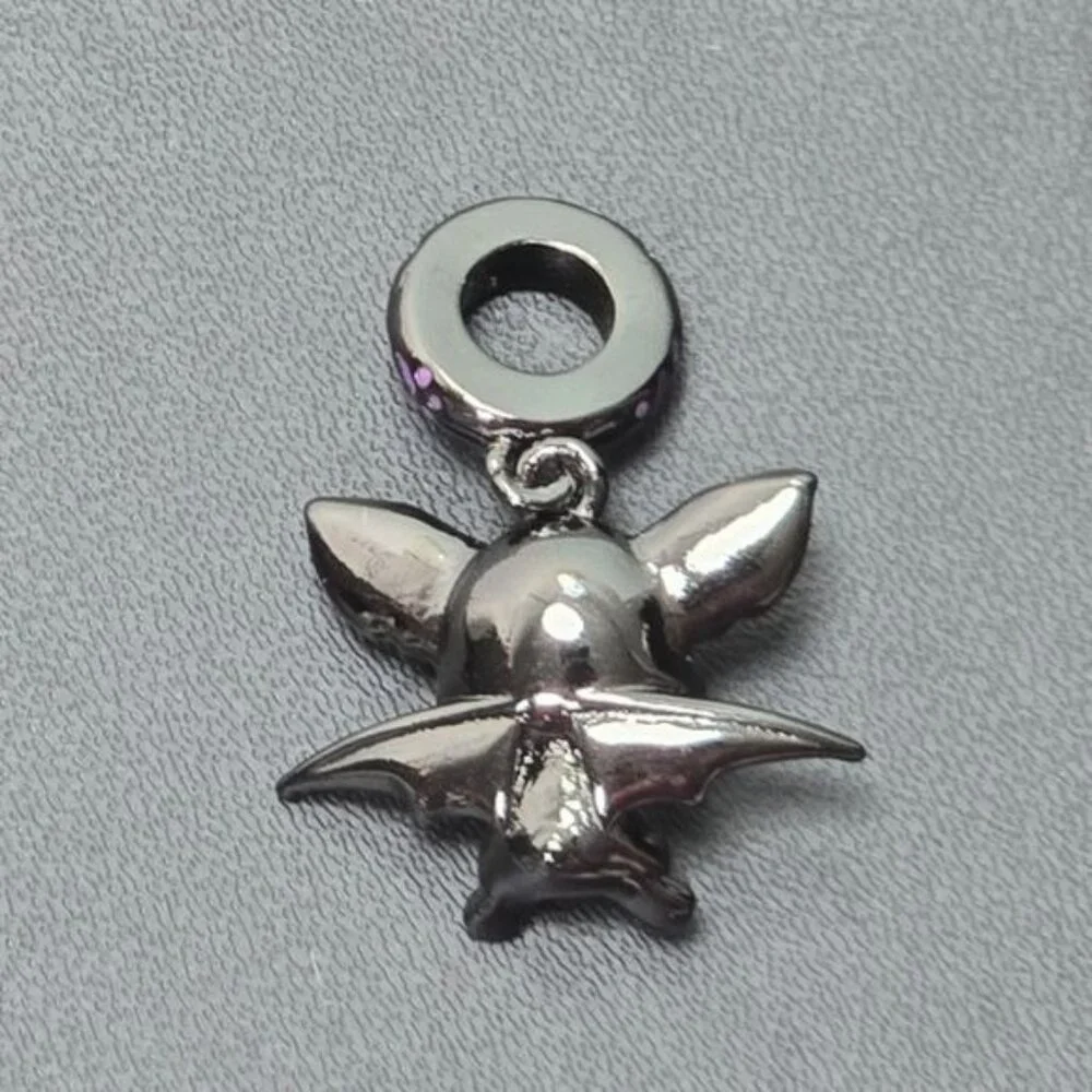 🎃 Cute Bat Charm Pendant (NWOT)‎